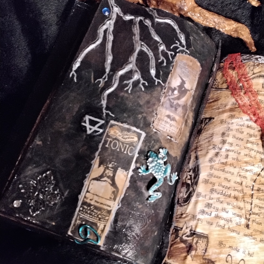 Witches grimoire -protection spell bottle - Picture 3 of 5